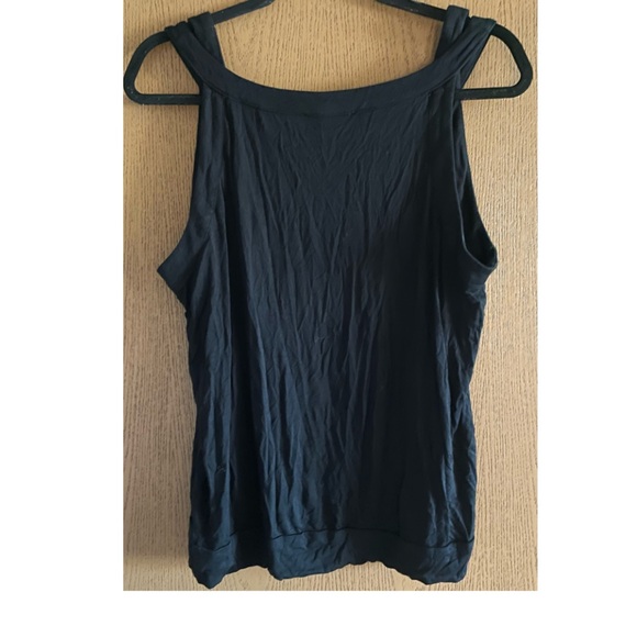 NWOT CABLE AND GAUGE BLACK SLEEVELESS TOP WITH CRISS CROSS STRAPS! - Picture 3 of 3